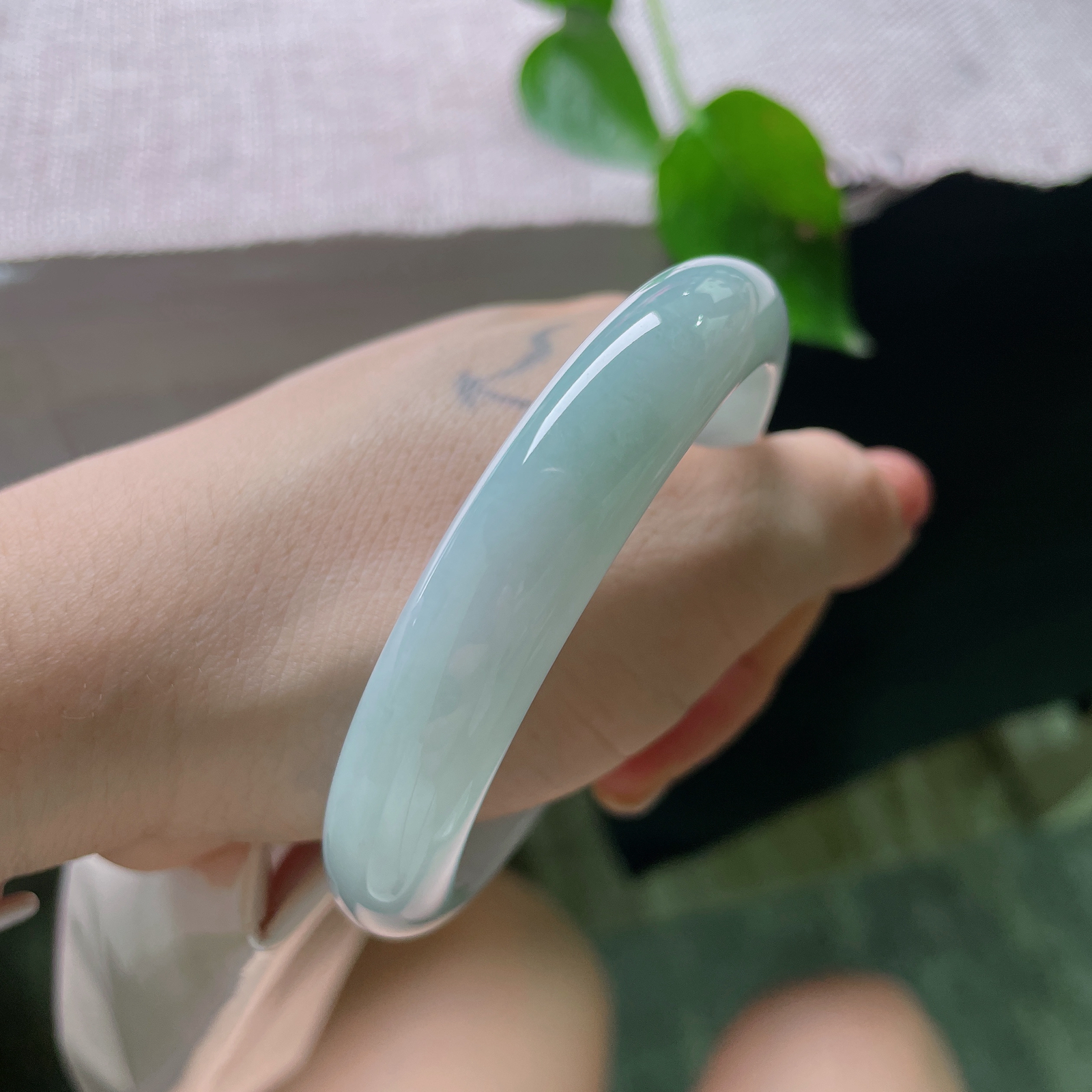 特惠活动#57.9/11.8/7.5，蓝底正圈，清爽自然，落落大方，百搭款，时尚不挑肤色，57341a