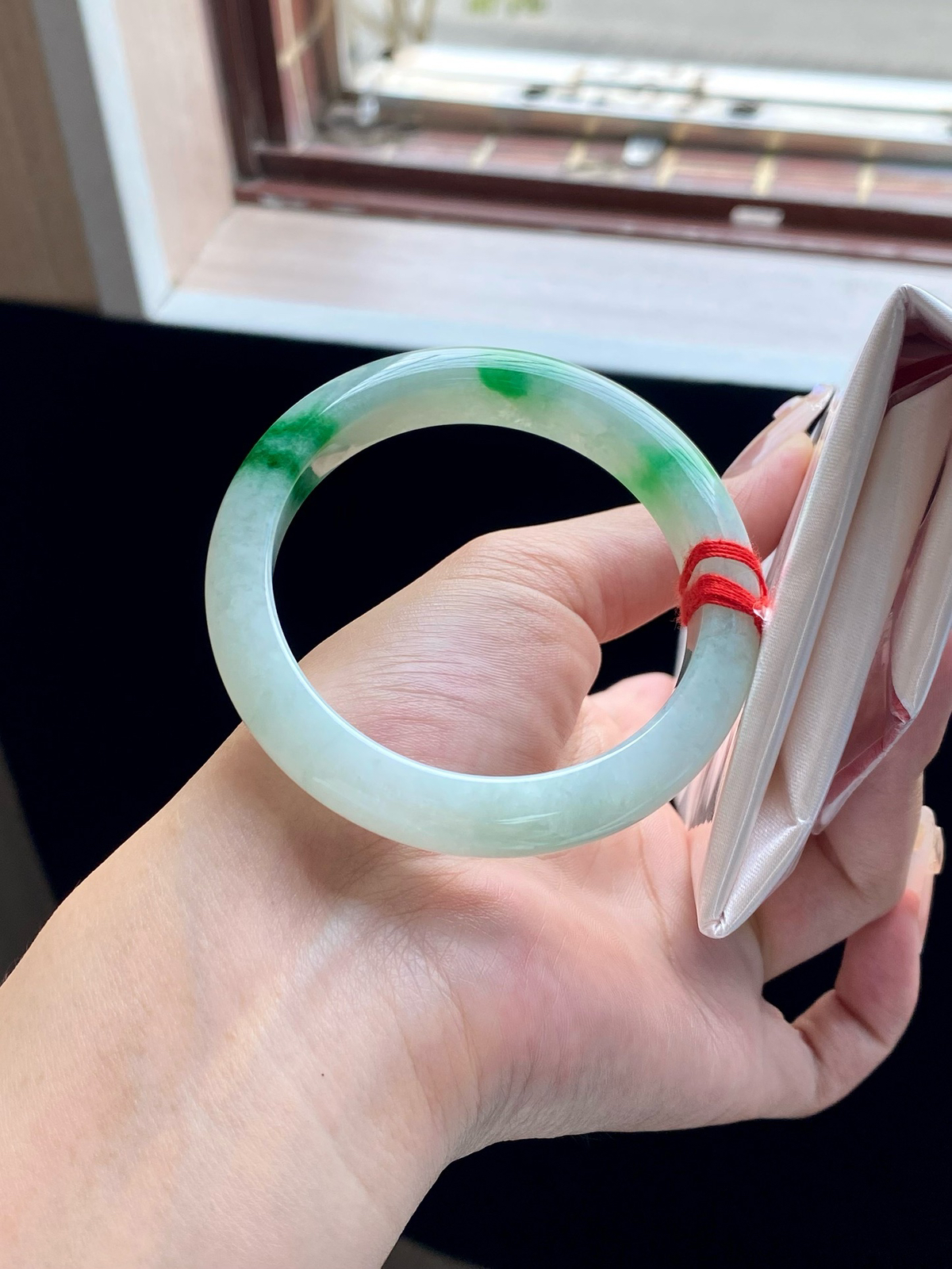 阳绿白底青正圈成品手镯
⭕️55.3-11.8-8.5