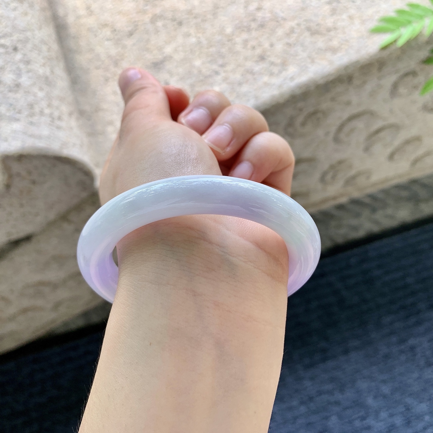 圆条54 55，【圈口】55/10.5/10.2，【编码】BA060412，【描述】春彩，水润，种老，细腻，无裂。