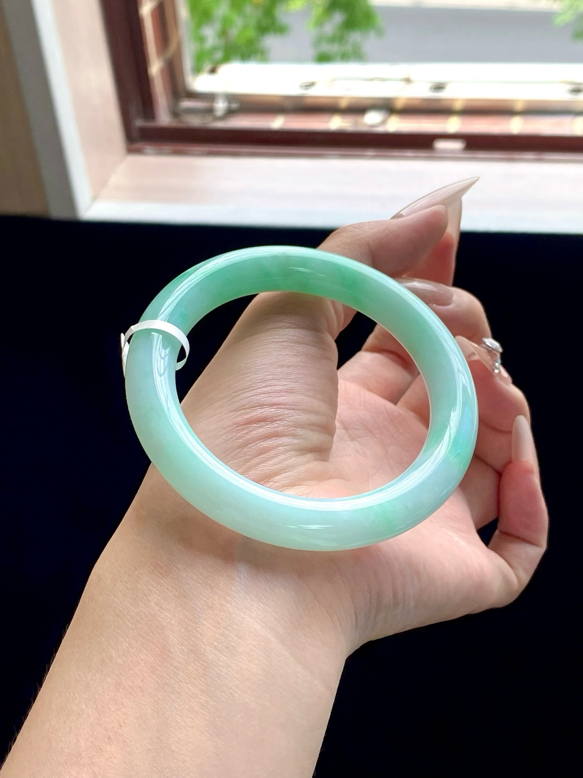 果阳绿圆条成品手镯
⭕️58-10.5-10.8