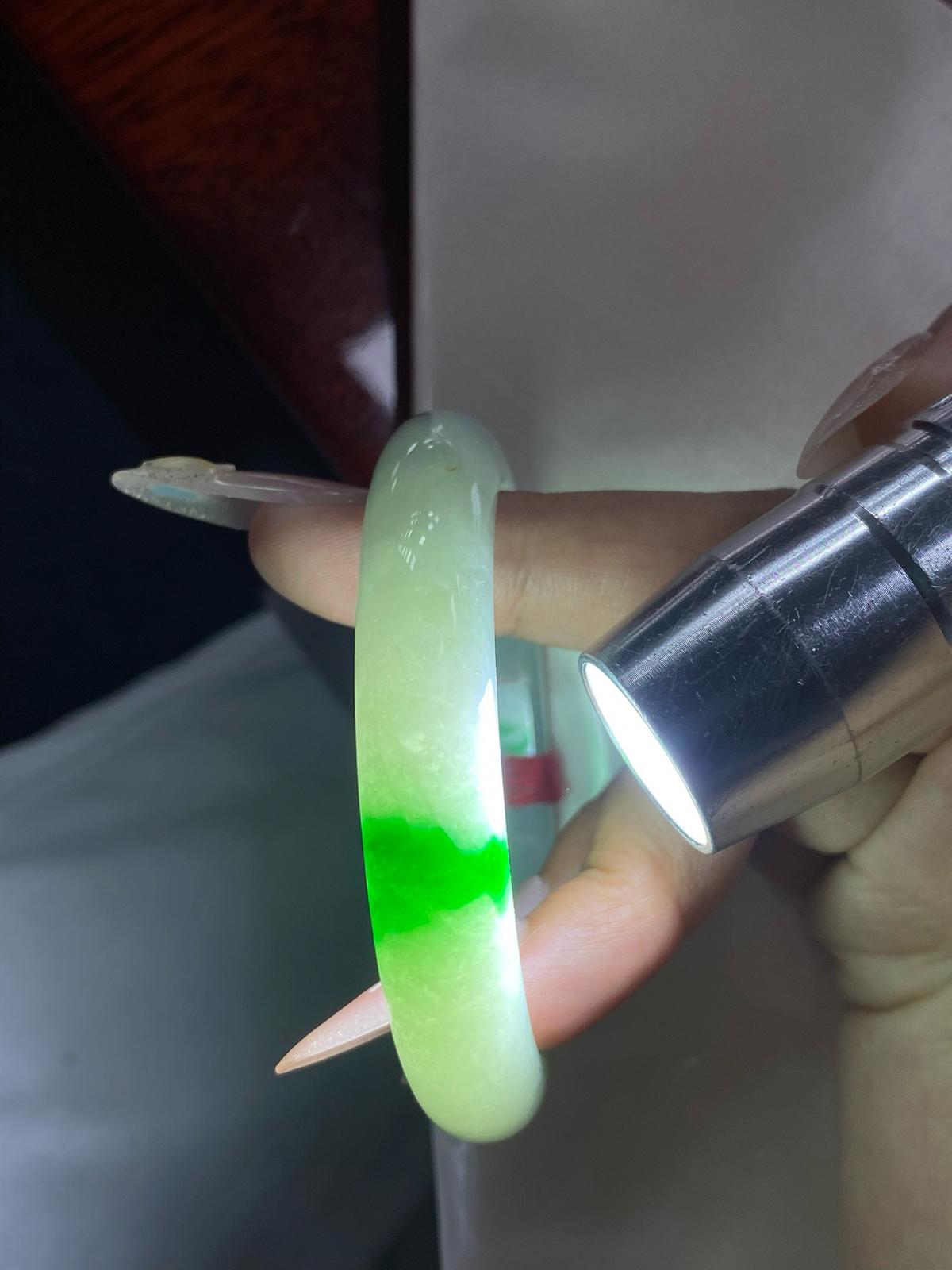 阳绿白底青正圈成品手镯
⭕️55.3-11.8-8.5