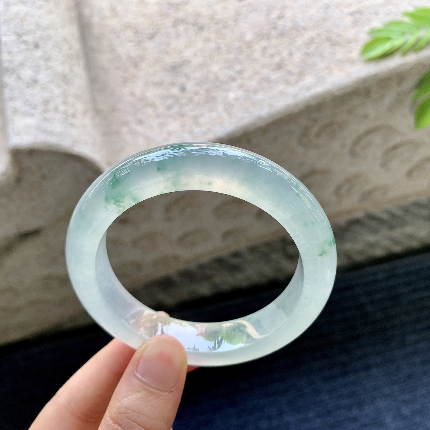 正圈54 55，圈口55.5/13.3/9.5，编码G6081341，描述高冰飘花，起光，清透，水润，种老，细腻，打灯有絮线