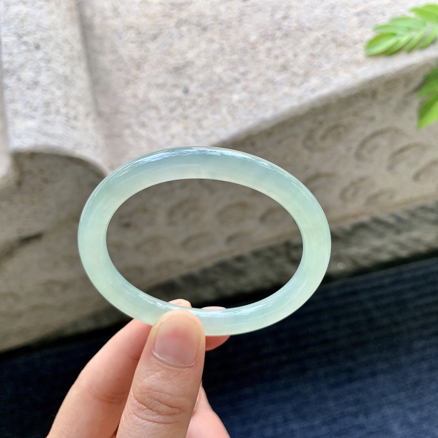 贵妃53 54，圈口54/45.8/7/7.5，编码AD081308，描述：冰糯果绿，水润，种老，细腻，无裂。