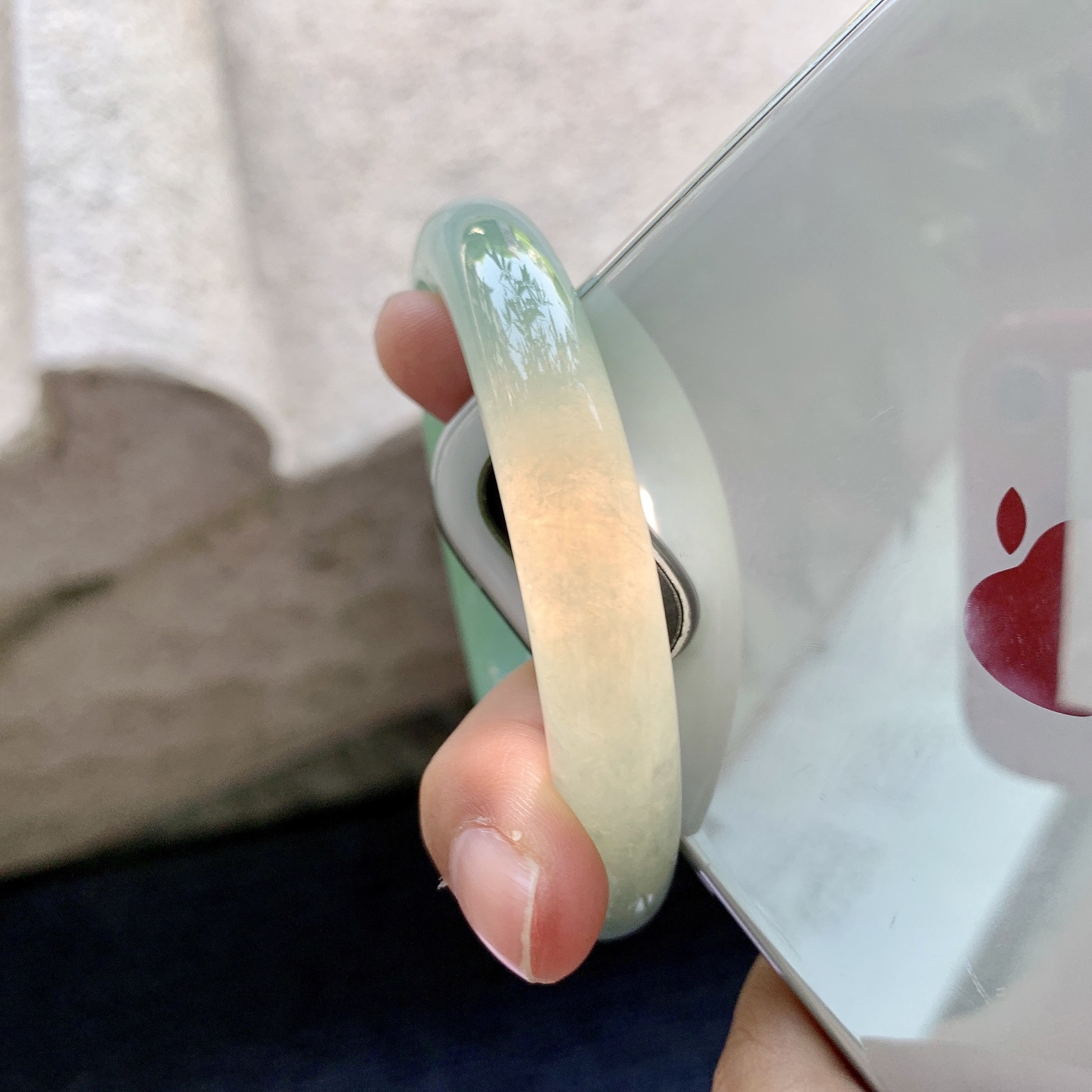 圆条53 54，圈口54.5/10.4/10，编码AD081302，描述糯冰满绿，水润，种老，细腻，打灯有棉絮