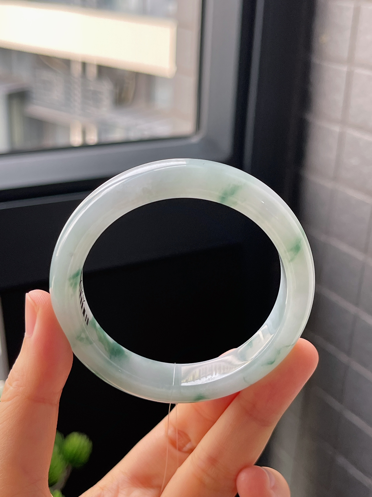 正圈52.8圈口，翡翠冰糯种飘绿手镯