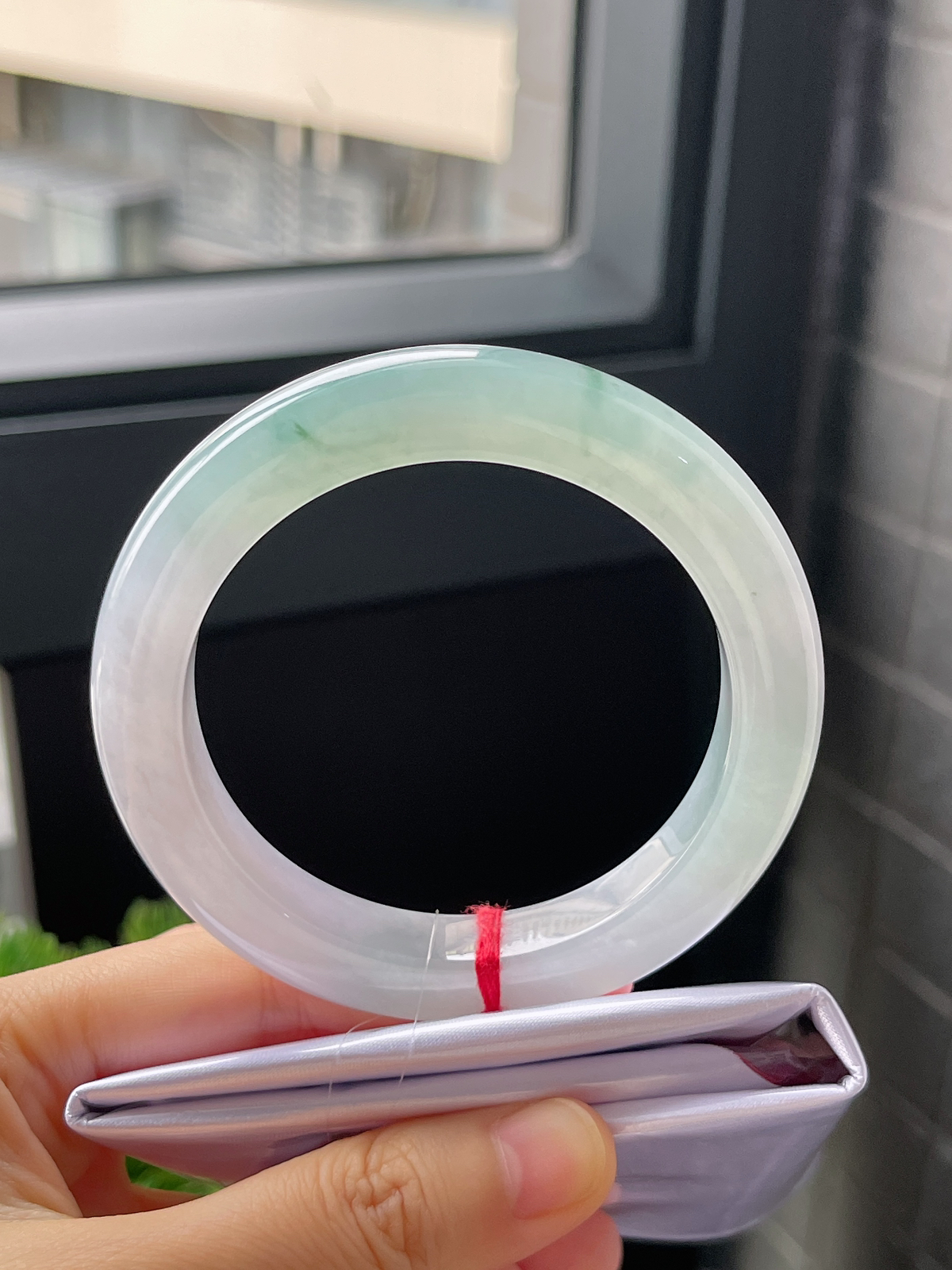 正圈56.6圈口，翡翠糯化种飘花绿色手镯