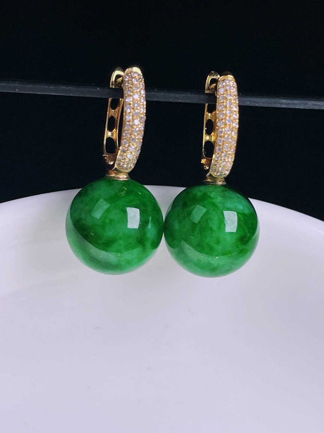 ️辣绿圆珠耳坠，老种起光，细底通透，尺寸：裸石11.6mm0812
