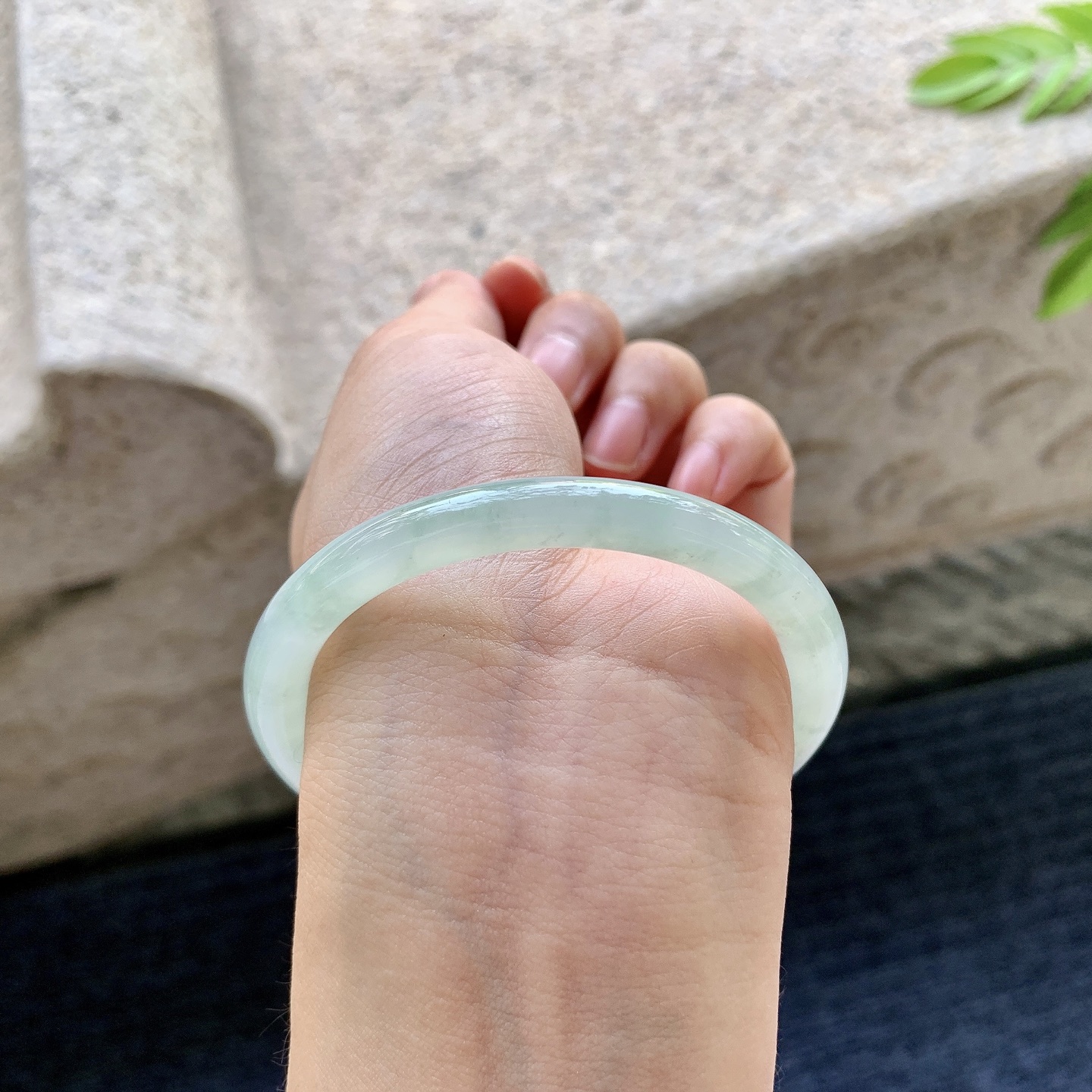 圆条53 54，圈口54/6.3/7，编码AD081314，糯冰晴底，水润，种老，细腻，无裂。