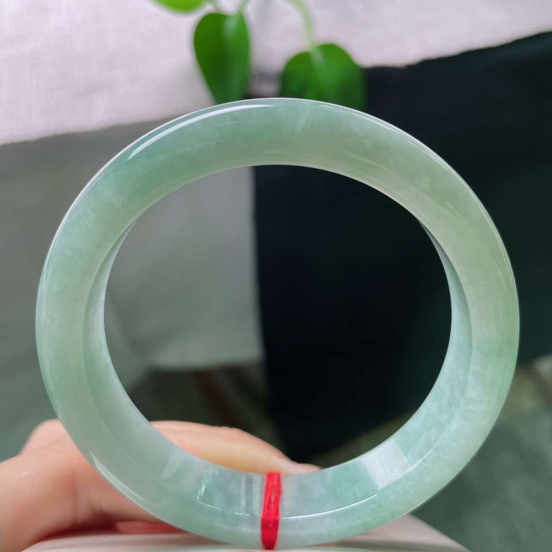 56/12.7/8.3绿底正圈，水润，青春年华，婉间的温柔，无裂，57522a