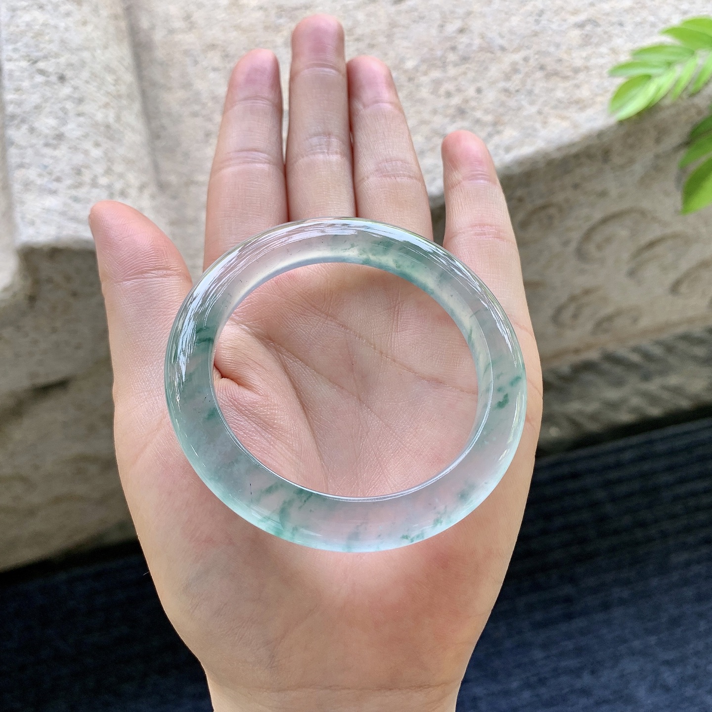 正圈49 50，圈口50.2/8.4/8.8，编码A1081332，高冰飘花，起荧光，清透，水润，种