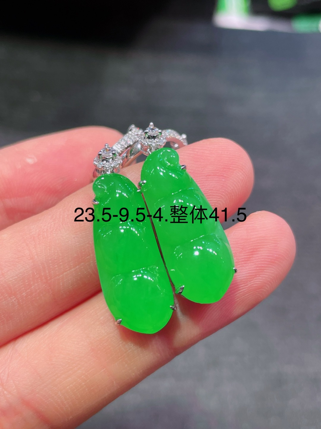 ️高冰绿福豆耳坠，晶莹剔透，新颖时尚，品相，23.5-9.5