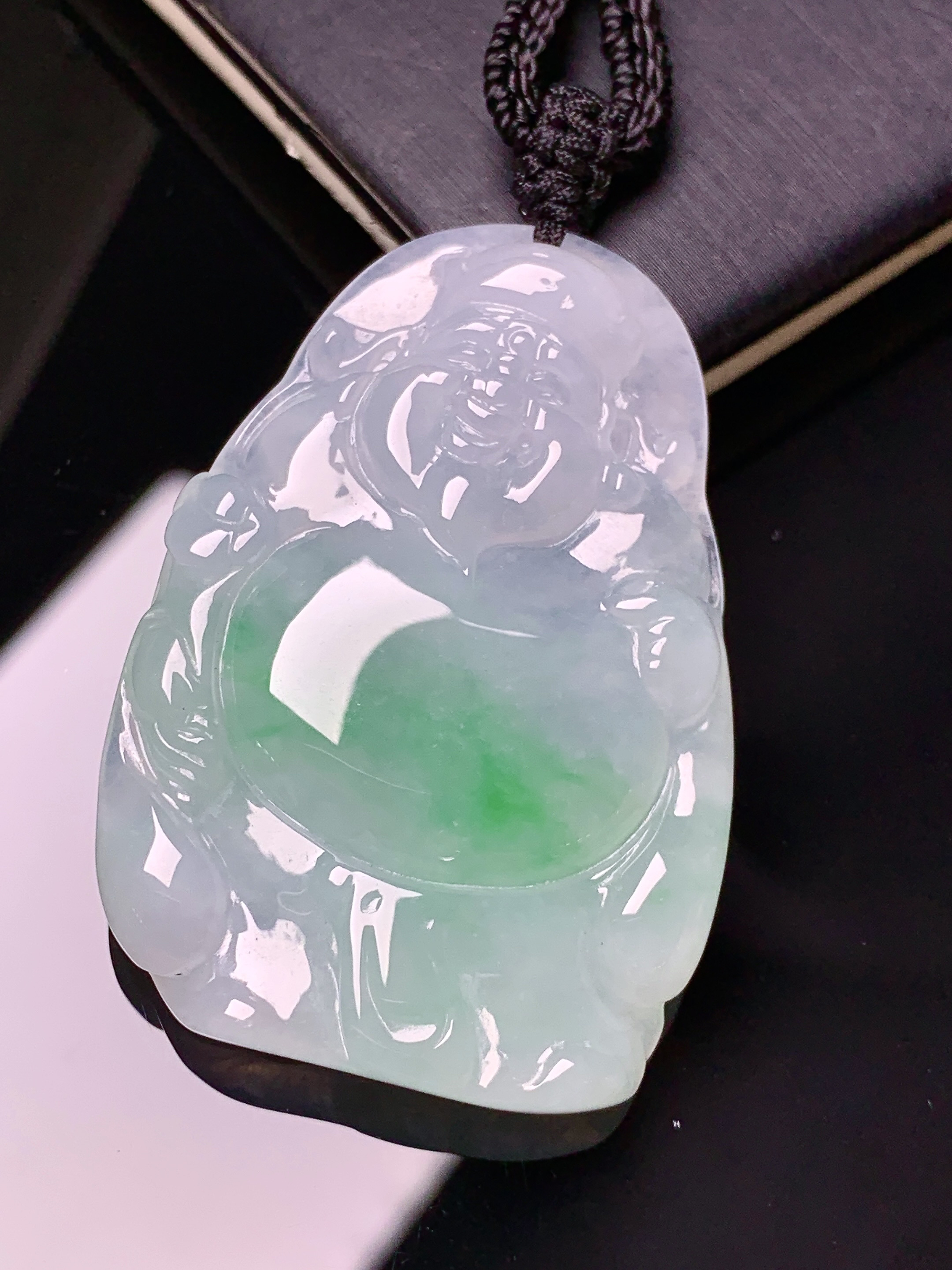 飘绿财神吊坠 玉质细腻 色泽艳丽清新 水润亮眼 整体尺寸42.6*29*6 x3