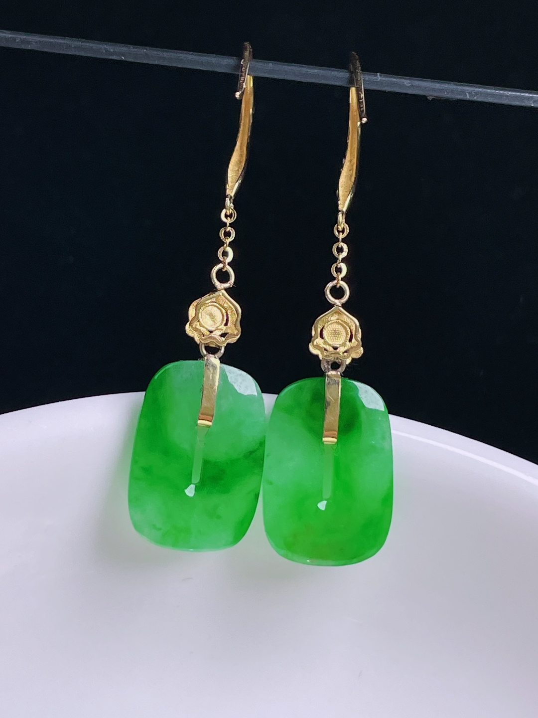 ️辣绿耳坠，老种起光，细底通透，尺寸：裸石13.3/9.3/2.3mm0812