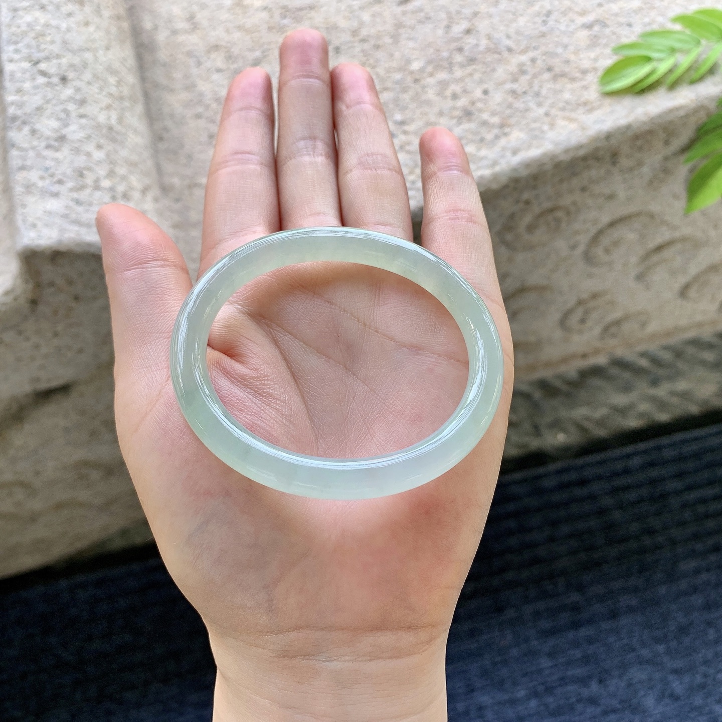 贵妃53 54，圈口54/45.8/7/7.5，编码AD081308，描述：冰糯果绿，水润，种老，细