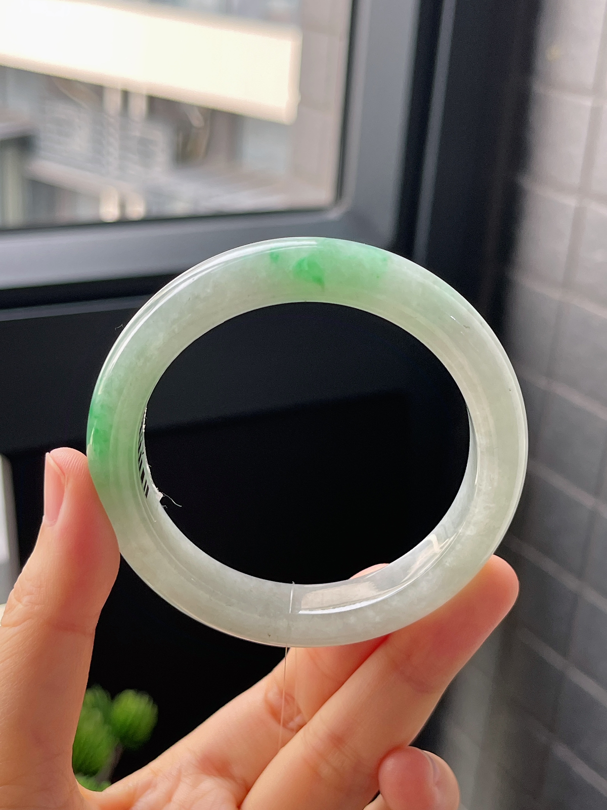 正圈53.2圈口，翡翠糯化种飘绿手镯