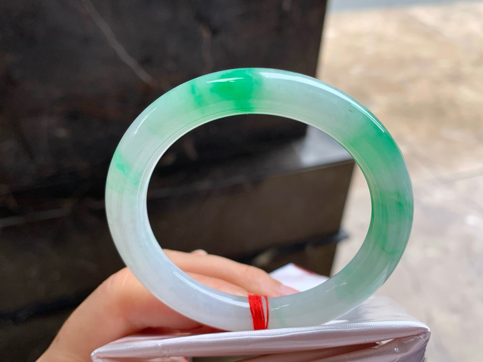 50.7-9
飘绿圆条手镯^_^色阳