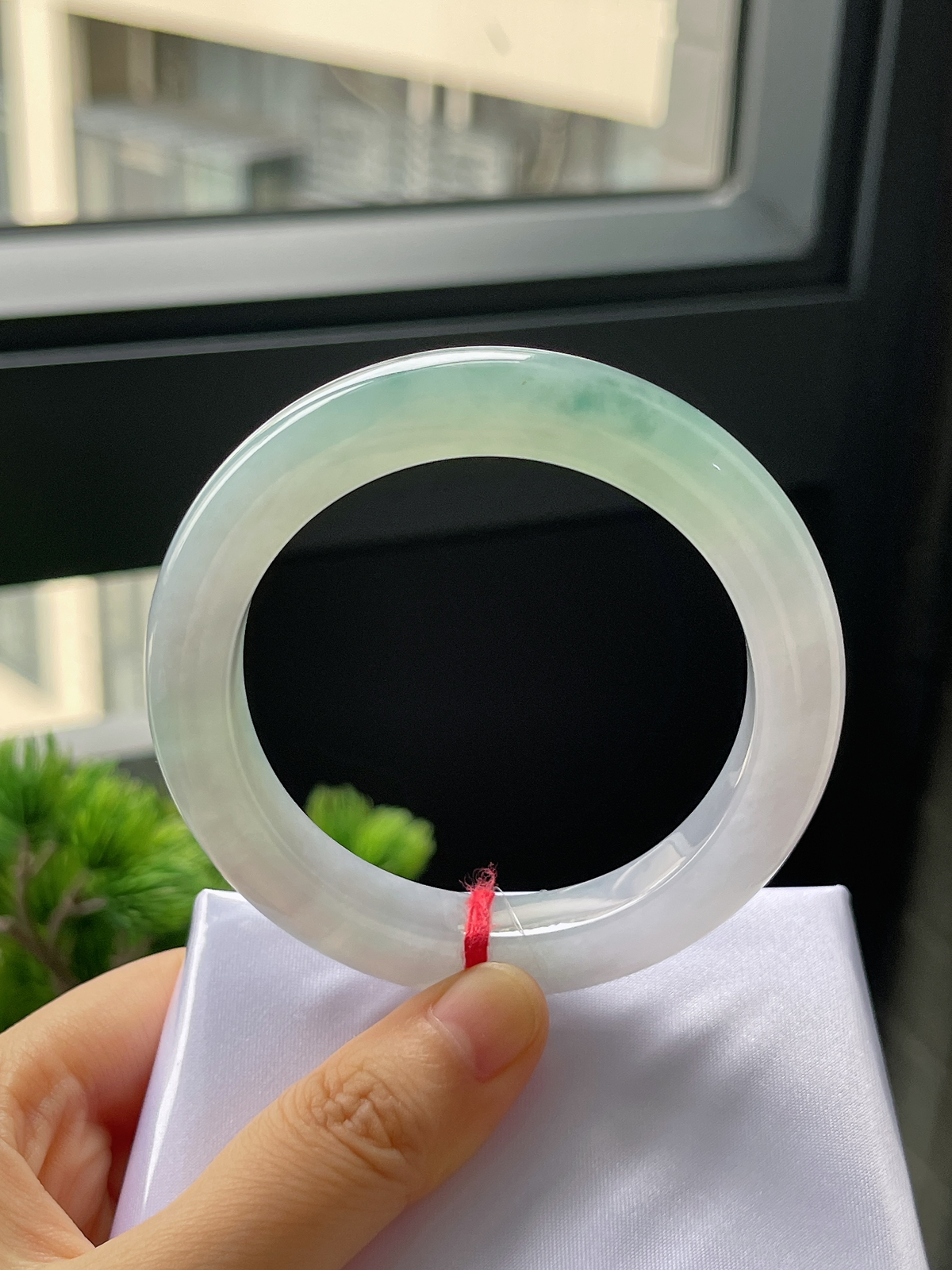 正圈56.6圈口，翡翠糯化种飘花绿色手镯