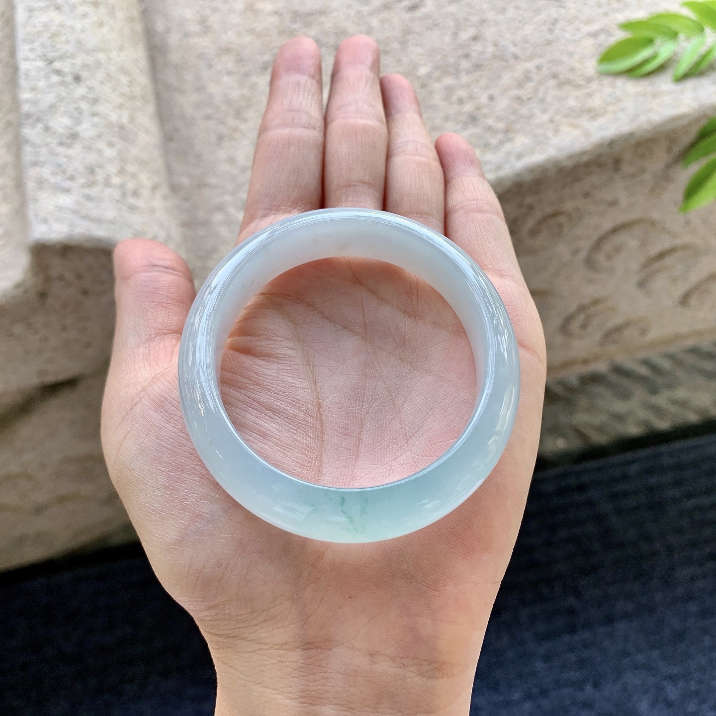 糯冰晴蓝，水润，种老，细腻，有棉纹