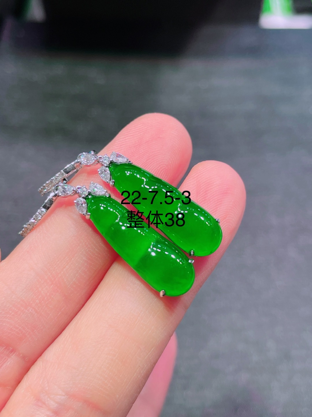 高冰绿福豆耳坠，晶莹剔透，新颖时尚，品相，22-7.5-3