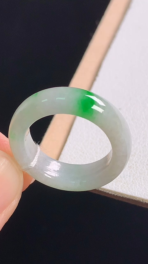 ️冰飘绿指环，无裂，尺寸:圈口11/16.3-5.7-3.2mm