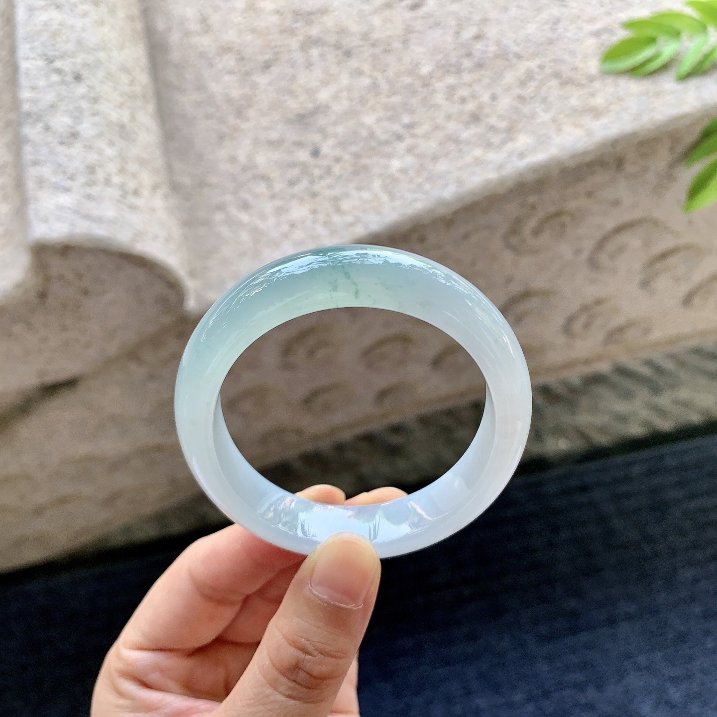 糯冰晴蓝，水润，种老，细腻，有棉纹
