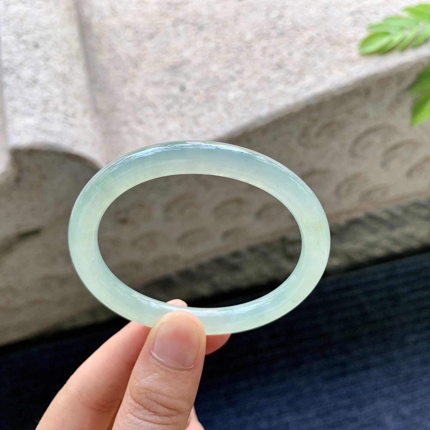 贵妃53 54，圈口54/45.8/7/7.5，编码AD081308，描述：冰糯果绿，水润，种老，细腻，无裂。