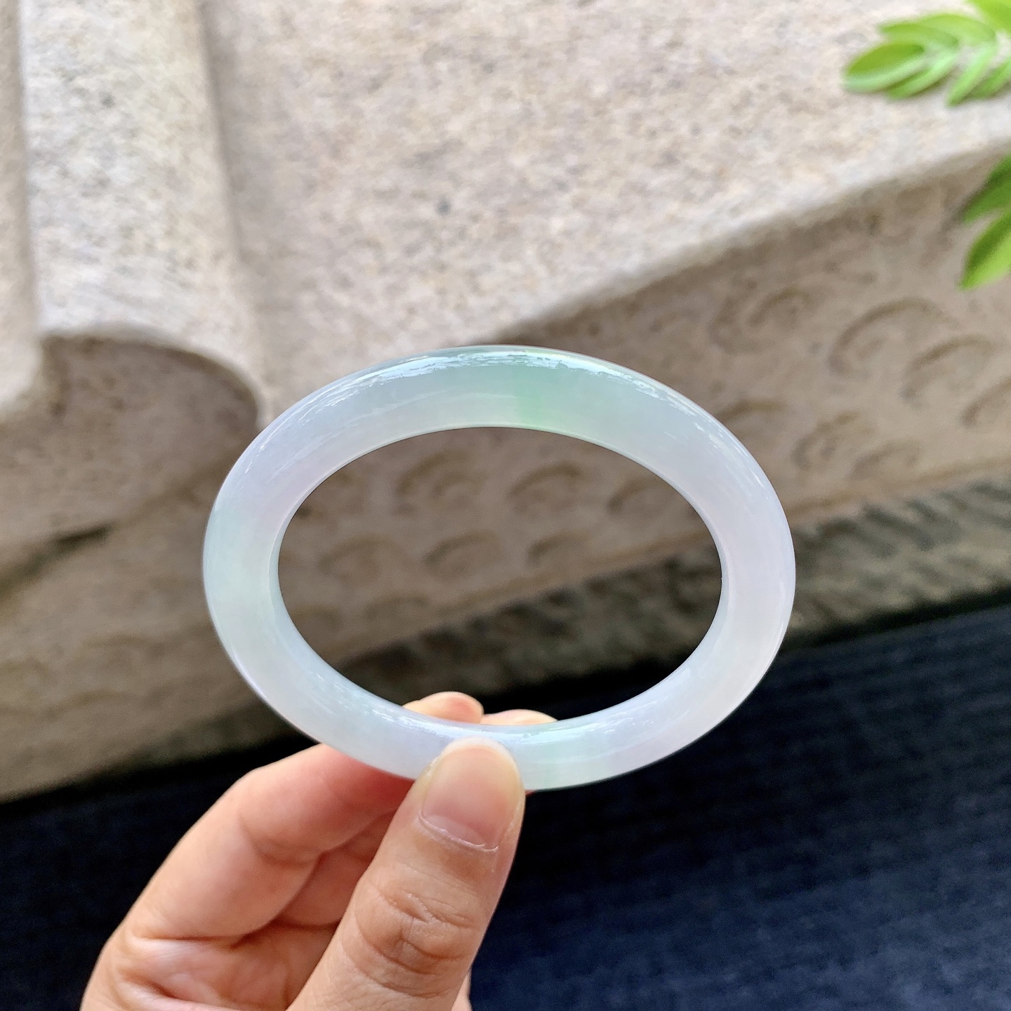 圆条52 53，【圈口】53/8.2/8.2，【编码】AD081315，【描述】春彩，水润，种老，细腻，无裂。