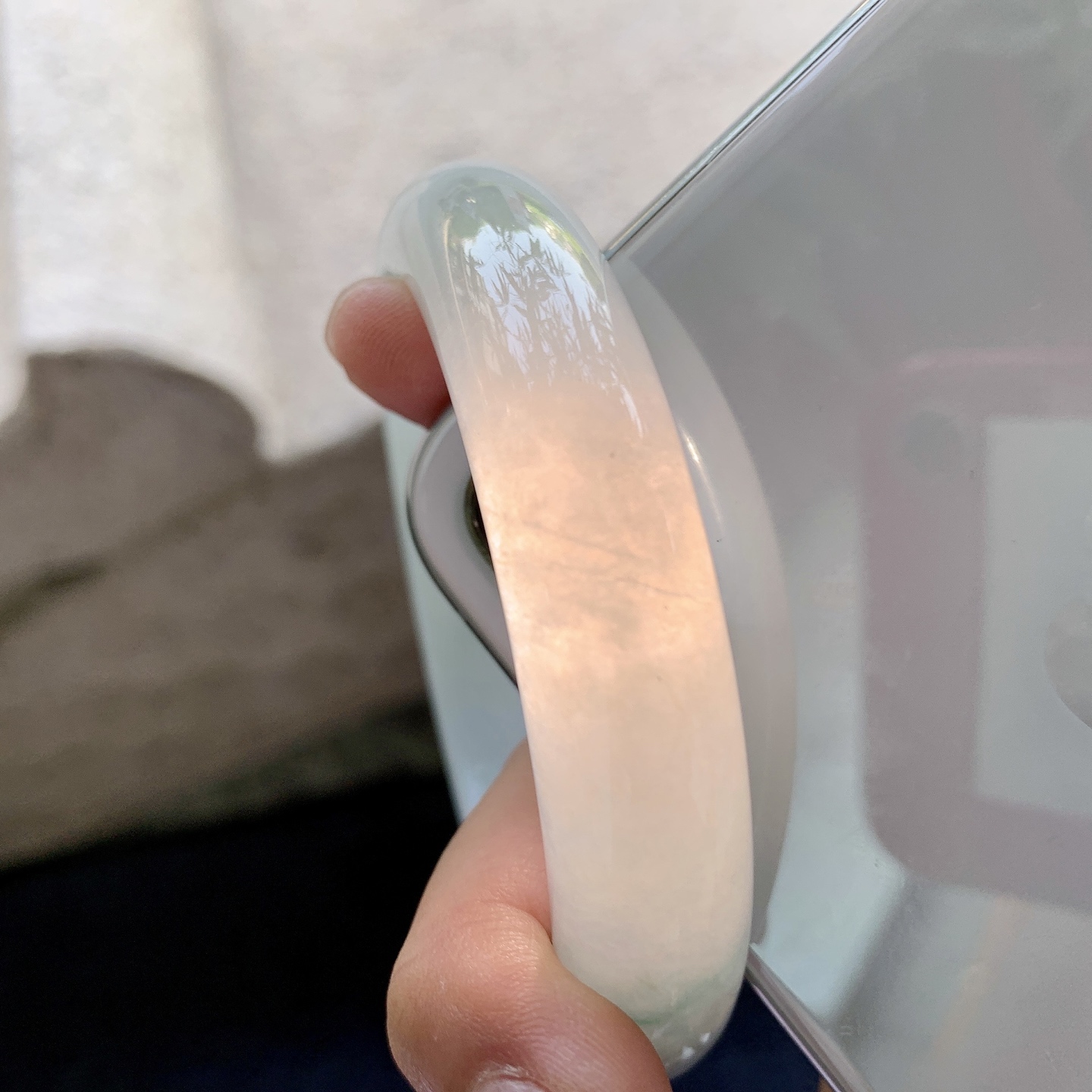 正圈59 60，圈口60.5/13.3/8.8，编码C5081326，糯冰飘绿，水润，种老，细腻，打灯有棉线