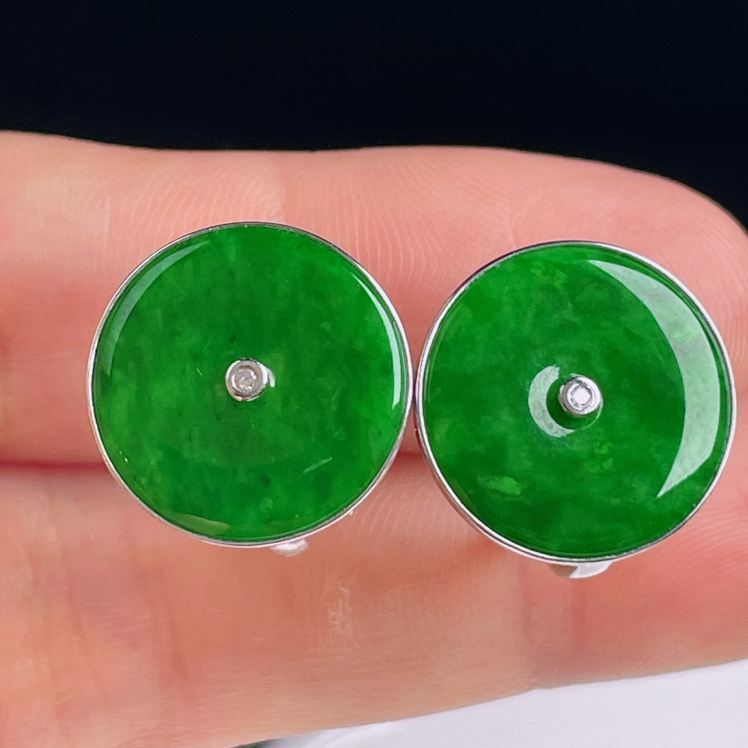 辣绿耳坠，老种起光，细底通透，尺寸：裸石15.8/2.3mm0812