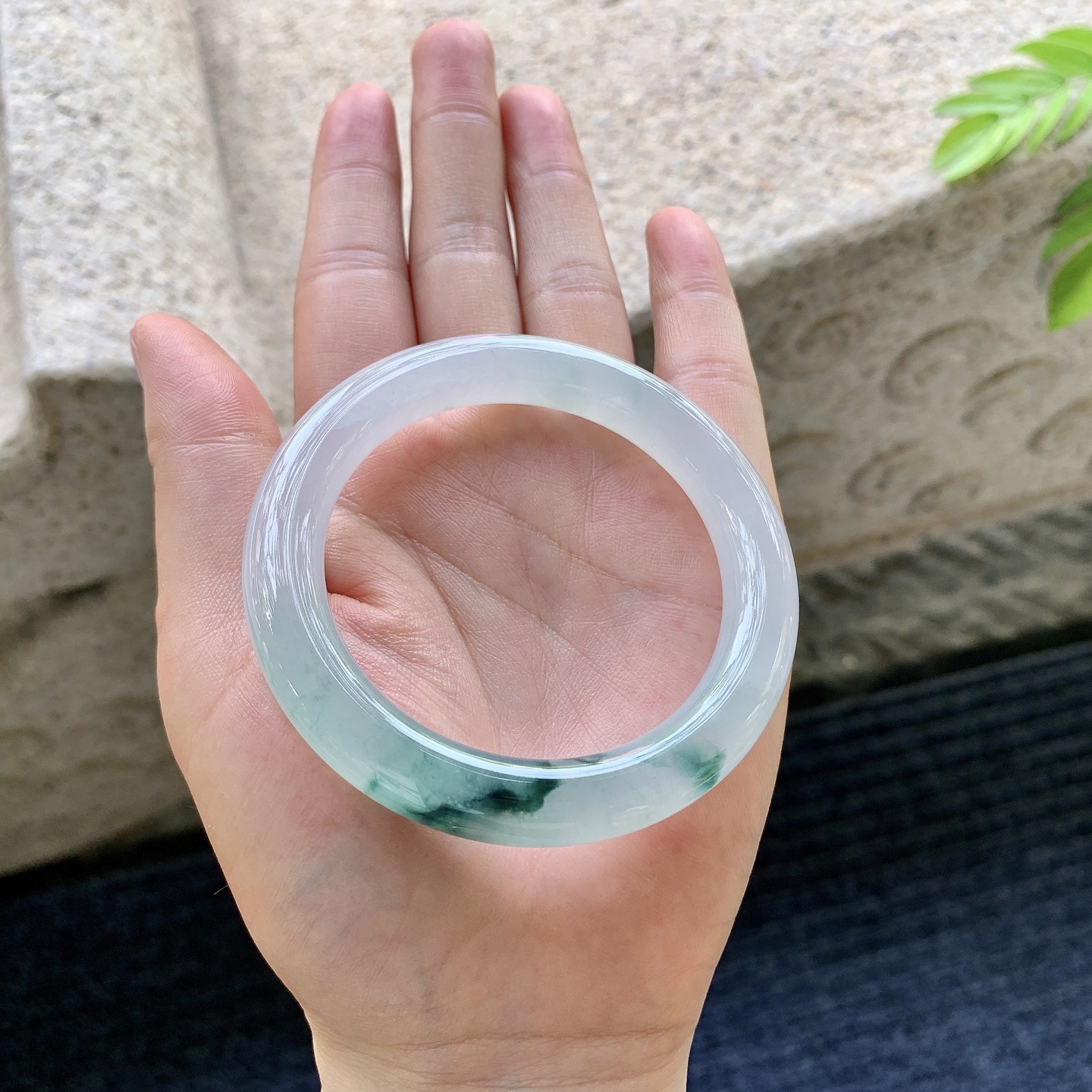 圆条51 52，圈口52.3/9.5/9.8，编码C11081303，冰糯飘花，水润，种老，细腻，有