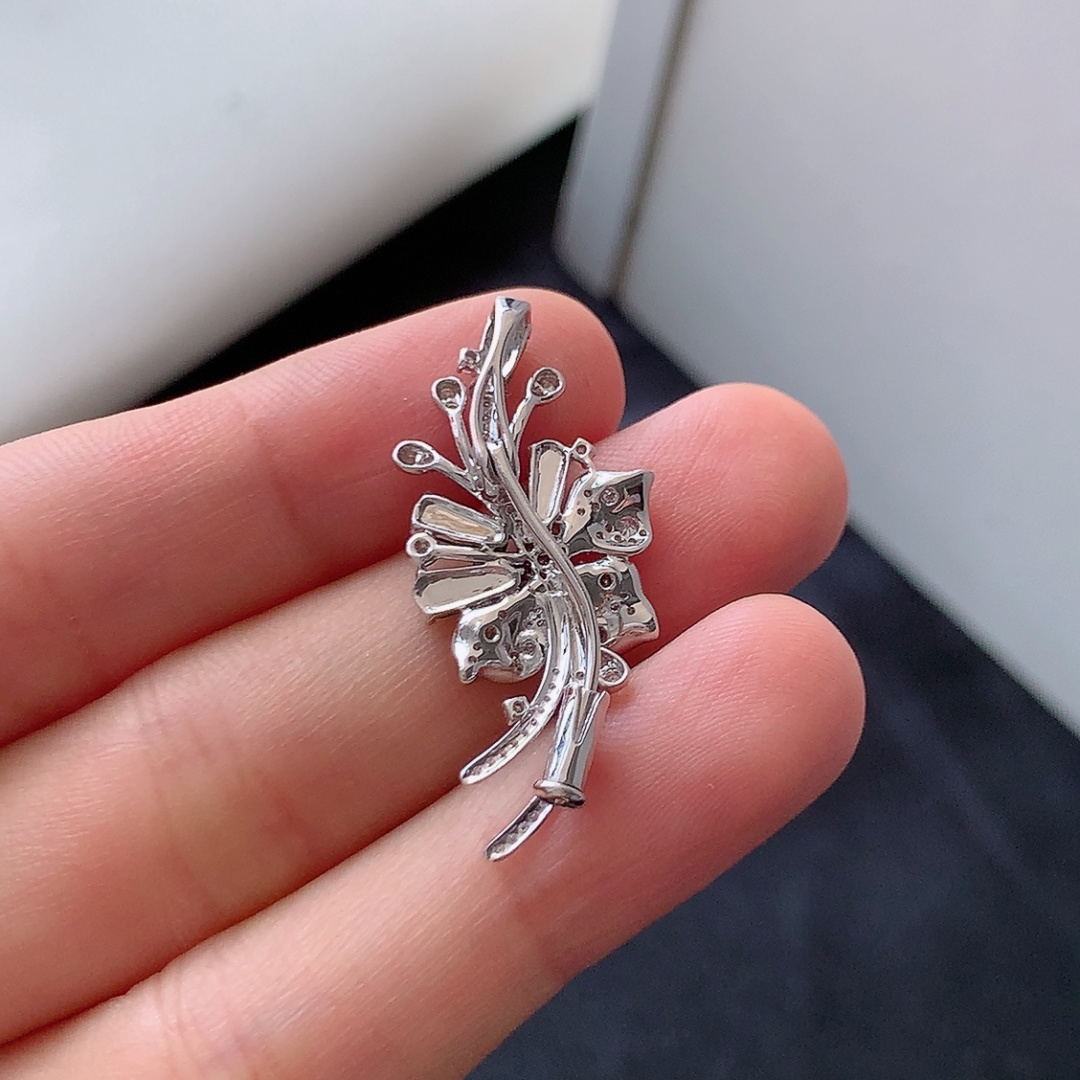冰阳绿胸针（吊坠两用款）青翠鲜甜 种老饱满水润 佩戴优雅大气 货号63810，33.0-15.0-5.6