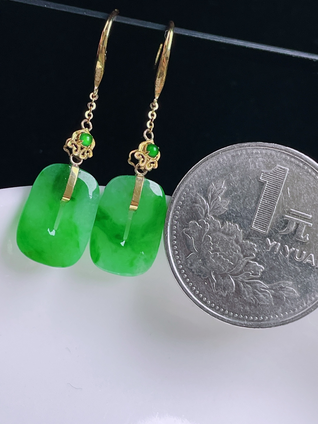 ️辣绿耳坠，老种起光，细底通透，尺寸：裸石13.3/9.3/2.3mm0812