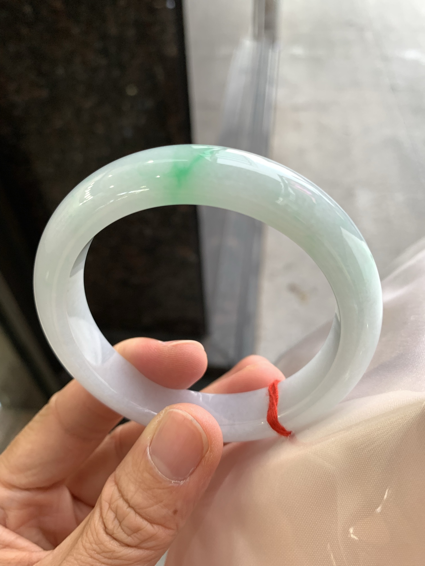 正圈飘绿 无裂 尺寸：57.5/12/9 细腻