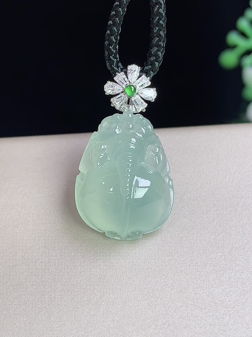 18k金镶冰种貔貅，无裂，尺寸15.7-12.8-7.9mm，D13ya