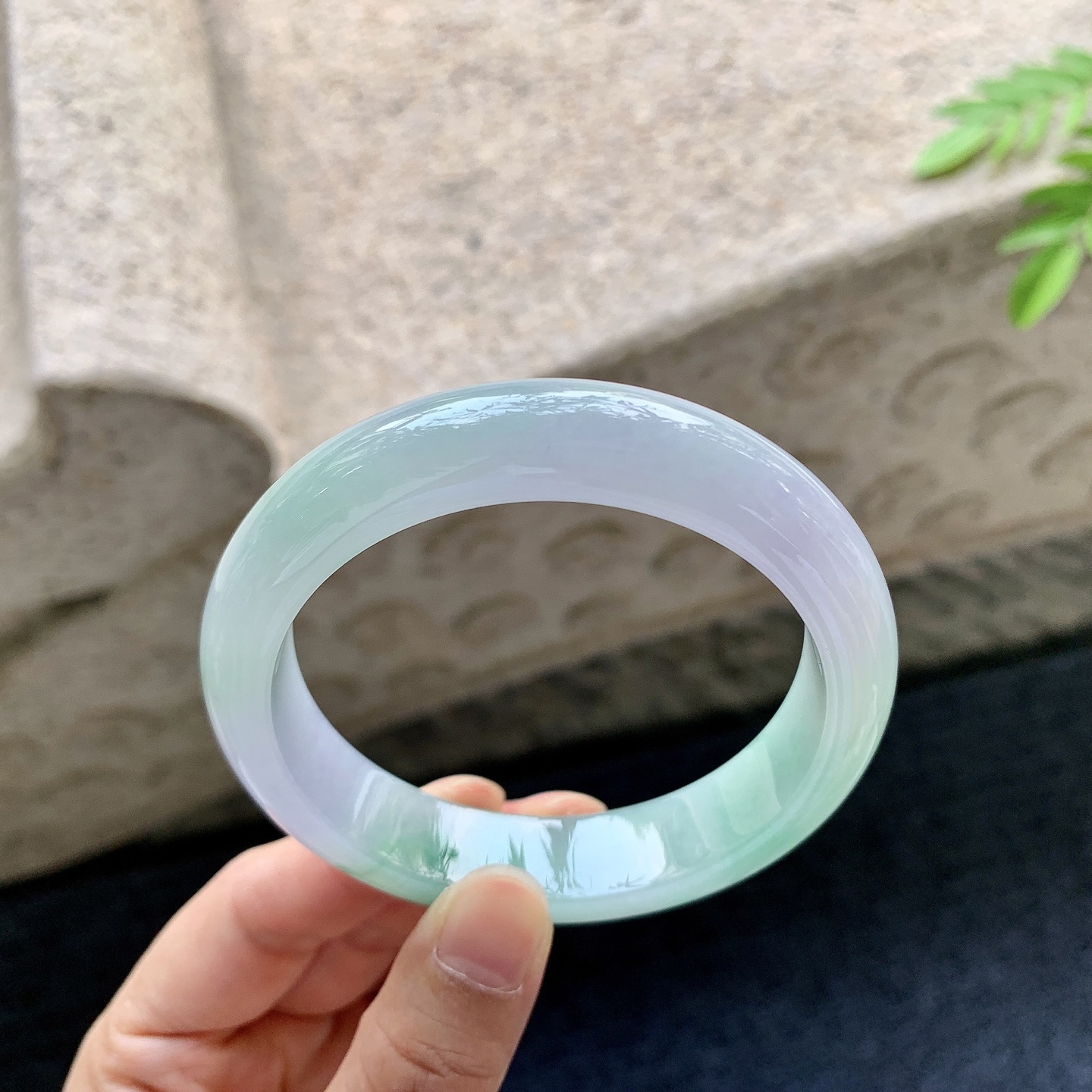 正圈57 57，圈口57/13.4/8.4，编码AD081403，描述细糯春彩，水润，种老，细腻，无裂。