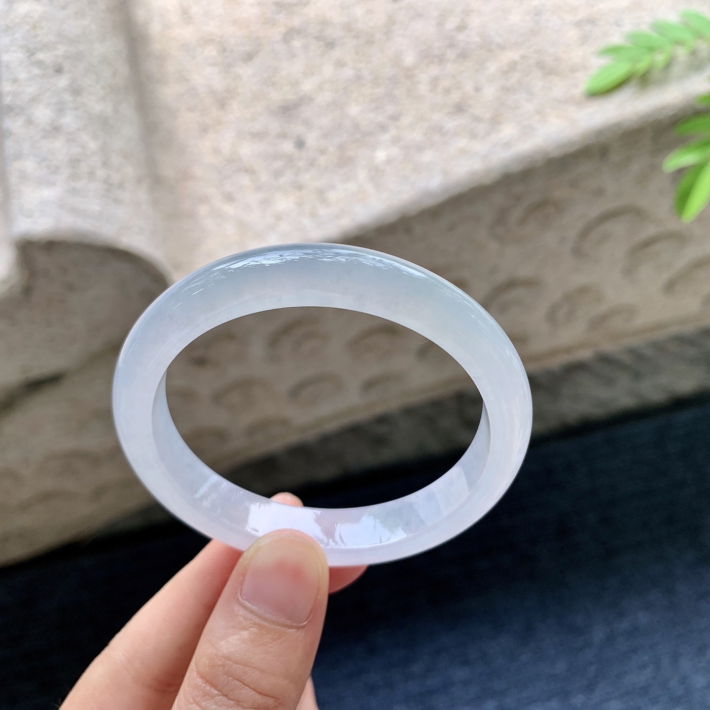 贵妃49 50，圈口52/47.8/10.4/7.4，编码BA081453，糯冰粉紫，水润，种老，细腻，无裂。