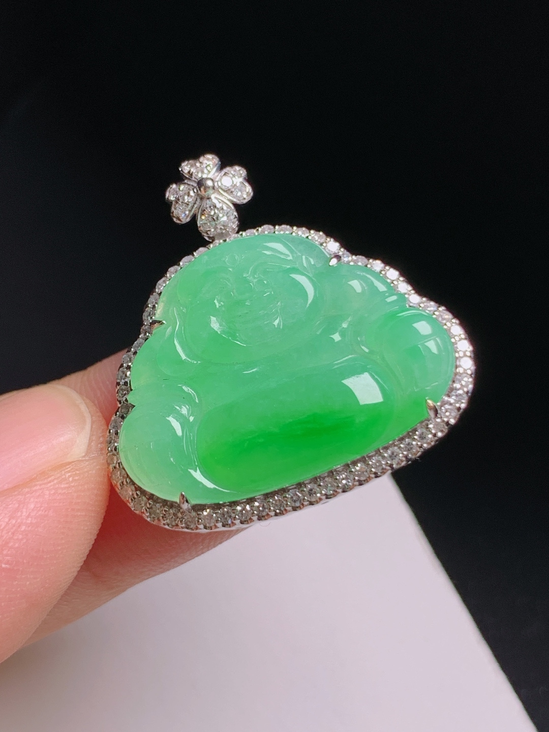 ️ 满绿佛公吊坠，色泽明艳，体态端庄，纳福迎祥 裸石16.9-22.1-2.9 整体26-25.8-8.1 29
