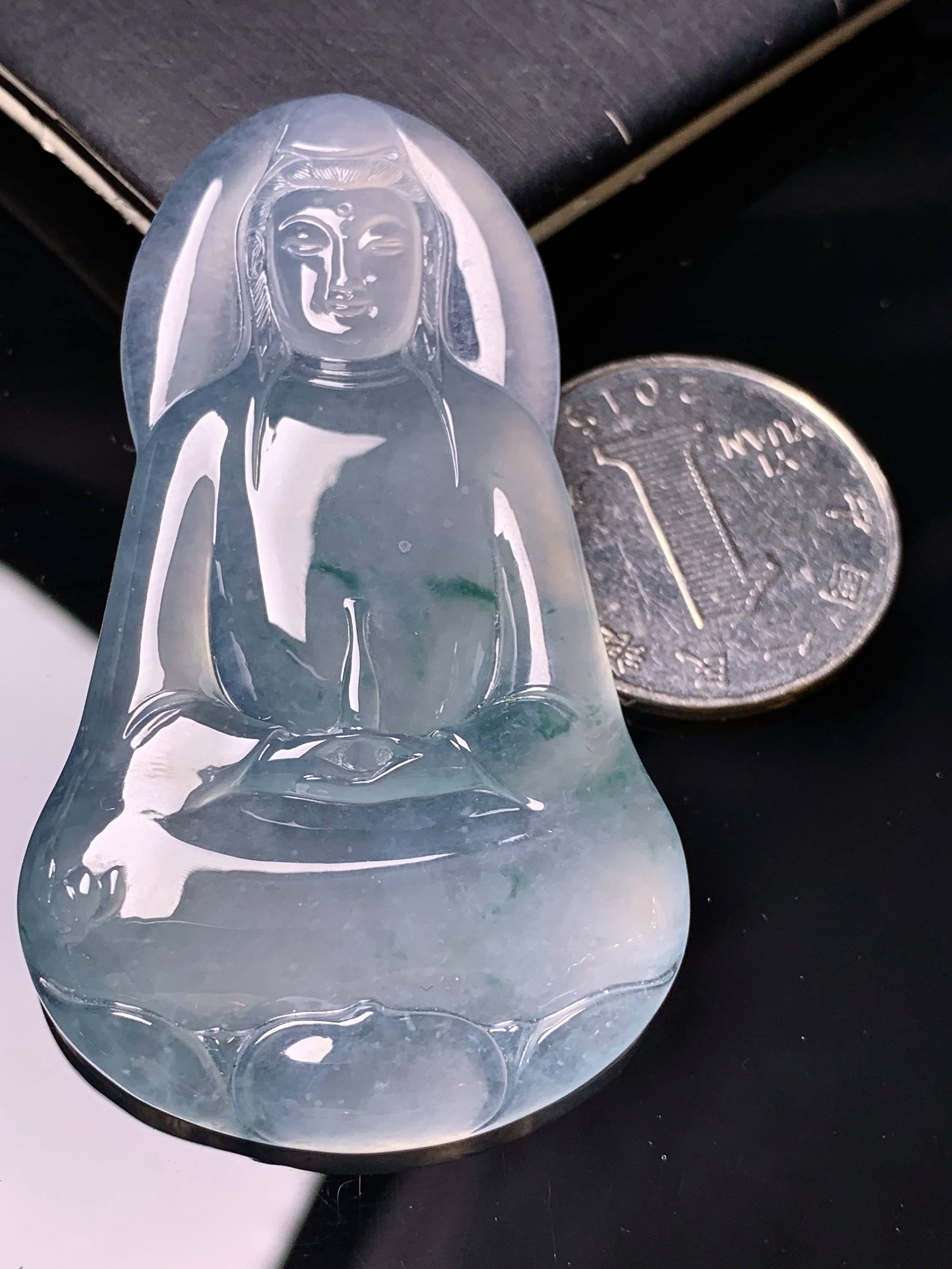 冰种飘花观音菩萨吊坠 玉质细腻 色泽艳丽清新 水润亮眼 整体尺寸60*35.5*6 j6