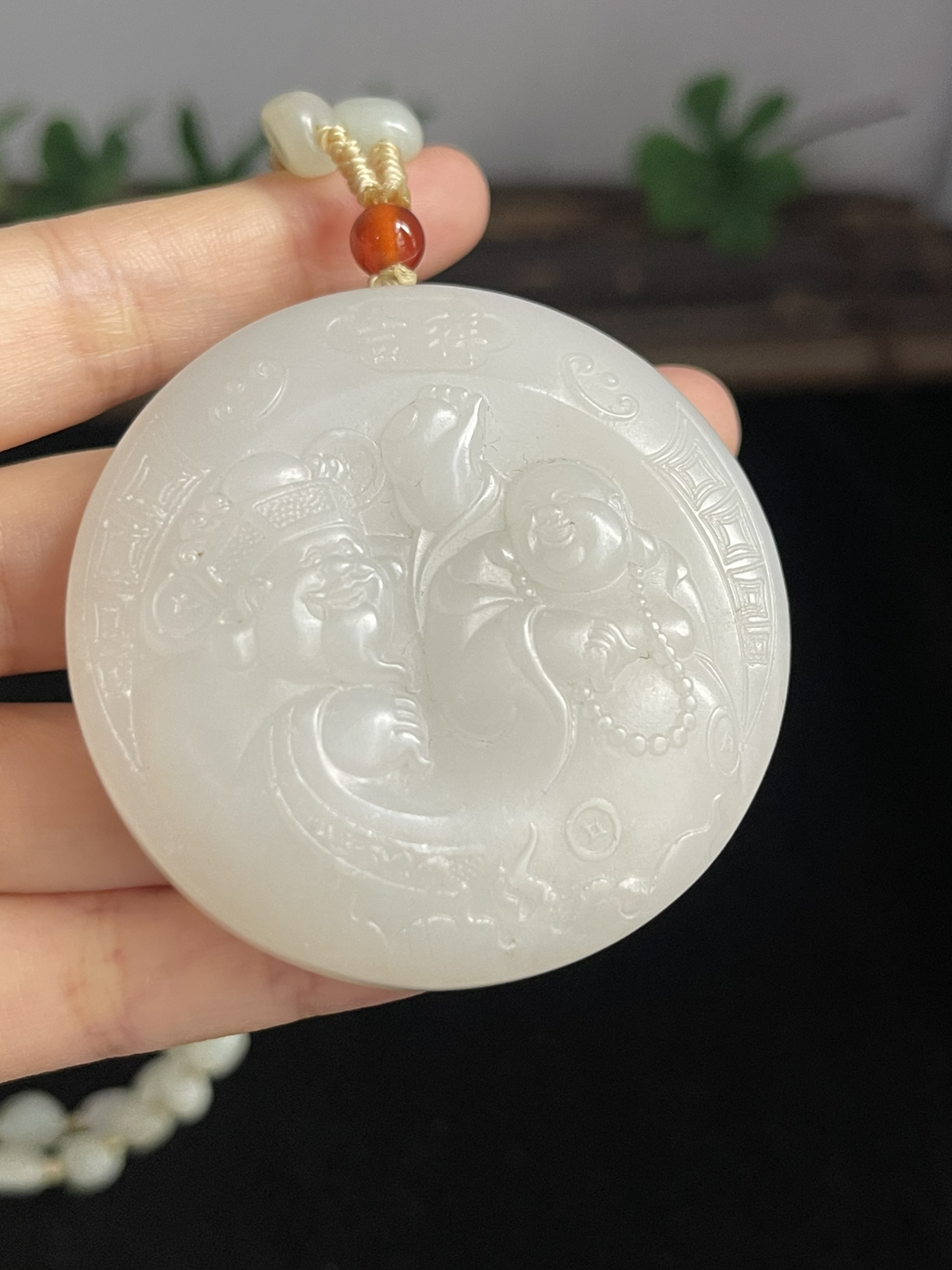 羊脂白玉，和田玉佛，厚装吊坠，项链也是和田玉