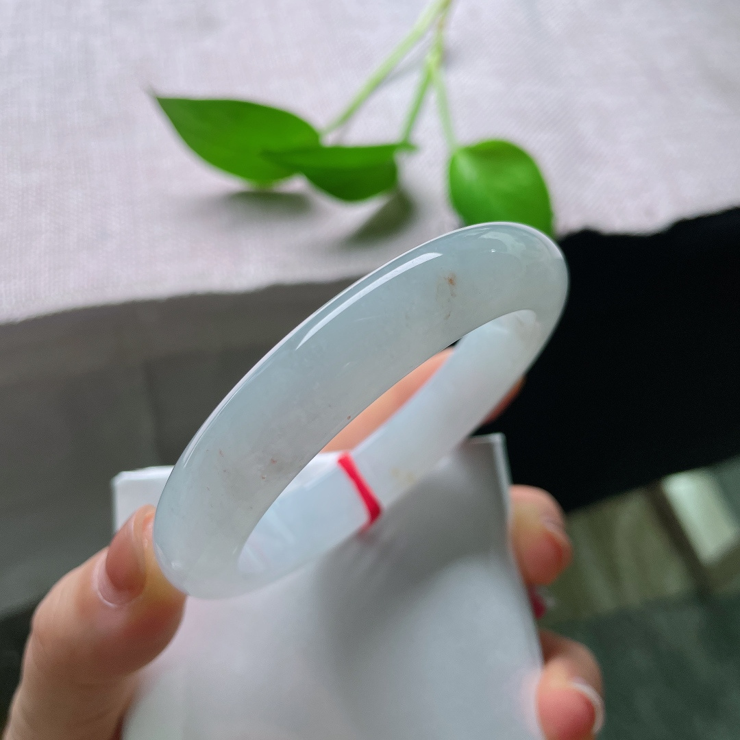 55.5/12/8.3淡绿正圈，冰润细腻，清馨怡人，婉间温柔，贵气，洒金，无裂