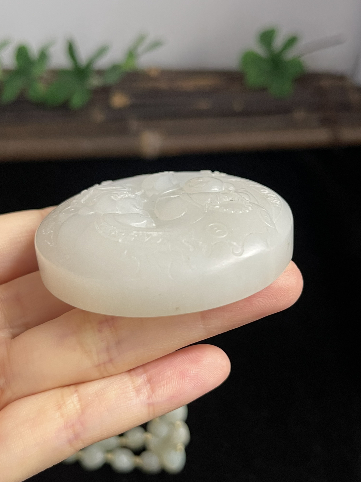 羊脂白玉，和田玉佛，厚装吊坠，项链也是和田玉