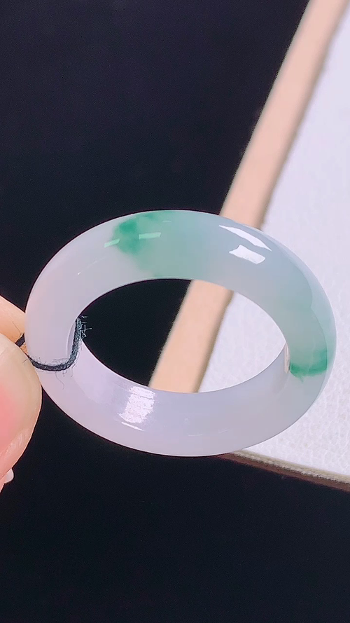 ️冰飘花指环，无裂，尺寸:圈口19/18.8-5.8-3.8mm 10