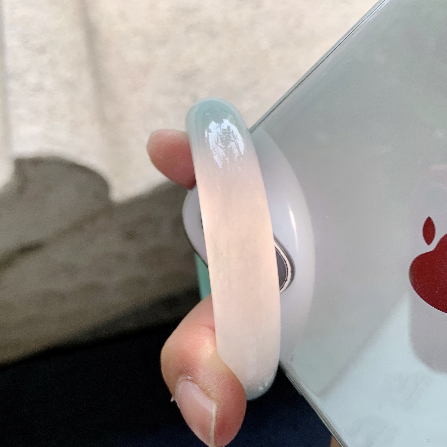 正圈51 52，圈口52.5/12/8，编码AD081401，描述细糯飘绿，水润，种老，细腻，打灯有棉线