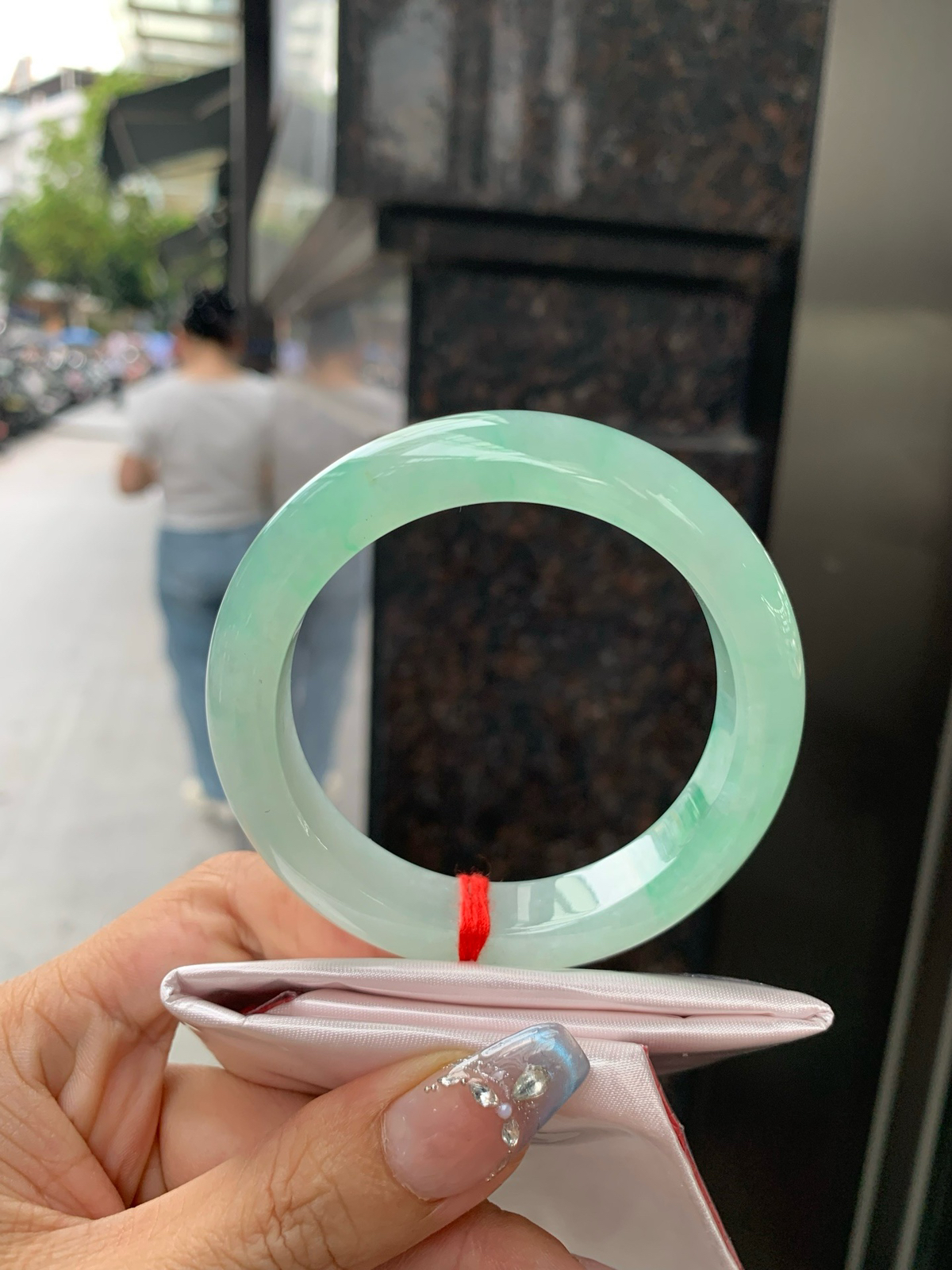 冰飘绿花正圈
55.2-9.1-12.5
0416-N449
无裂，底妆冰润细腻，春风十里不如腕间一
