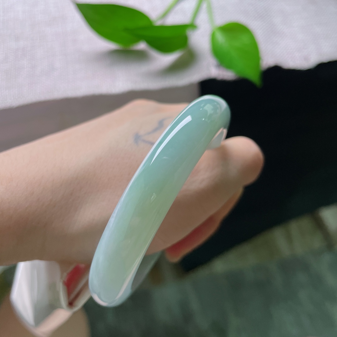 58.8/11.9/8.5蓝紫正圈，水润细腻，江南烟雨，行舟绿水，意境感，棉线，57363a