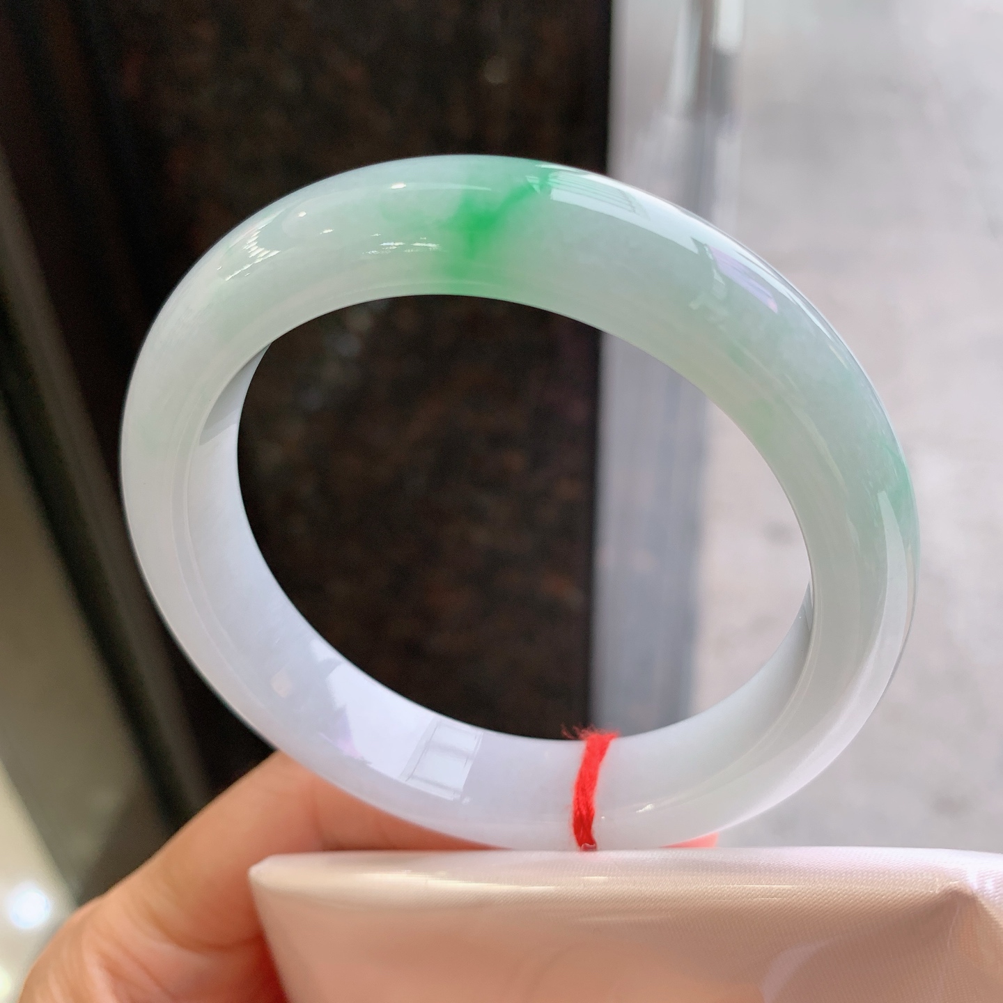 正圈飘绿 无裂 尺寸：57.5/12/9 细腻