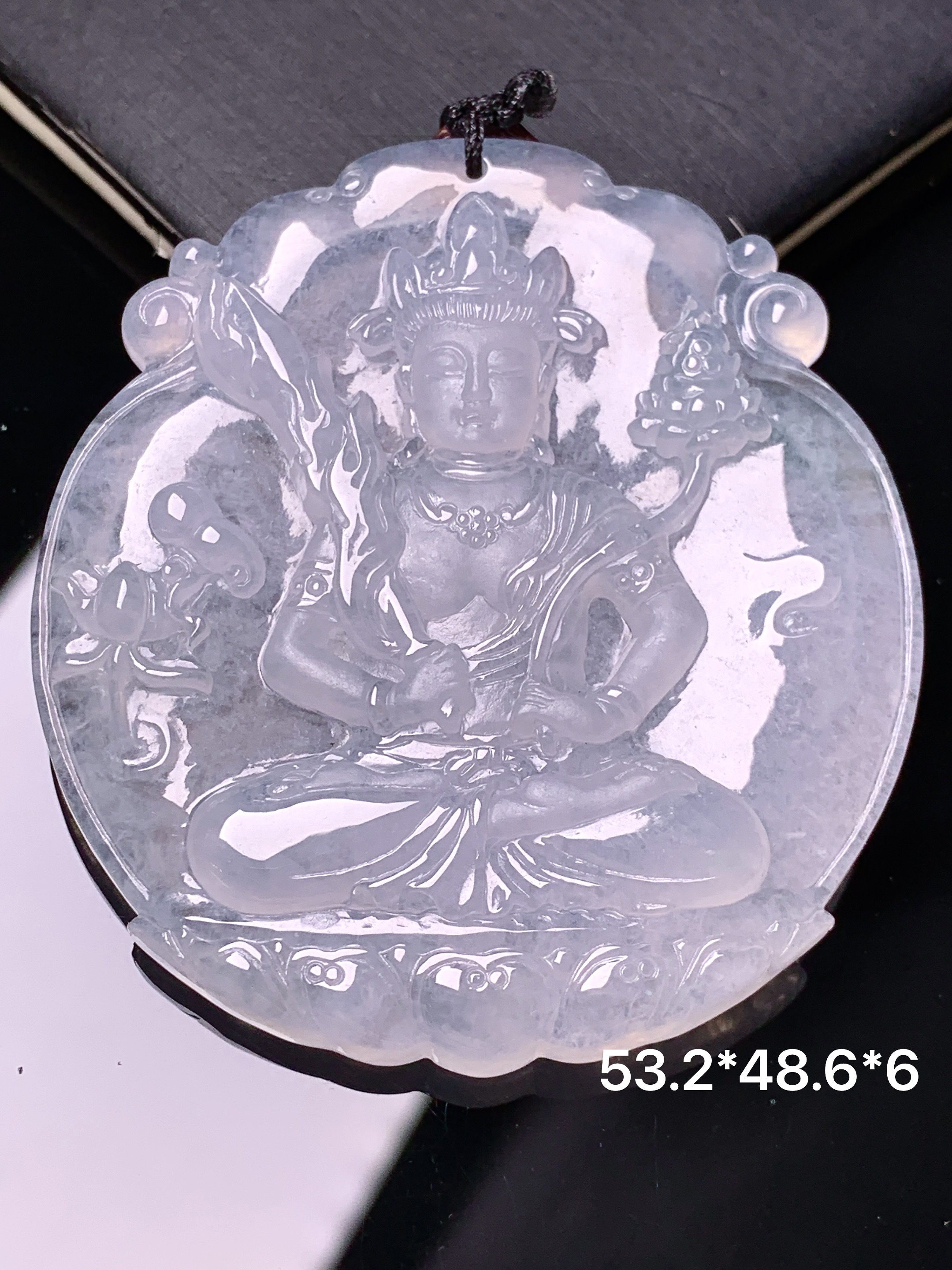 冰种观音菩萨吊坠 玉质细腻 色泽艳丽清新 水润亮眼 整体尺寸53.2*48.6*6 b2