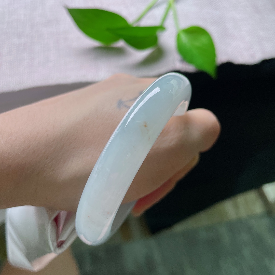 55.5/12/8.3淡绿正圈，冰润细腻，清馨怡人，婉间温柔，贵气，洒金，无裂
