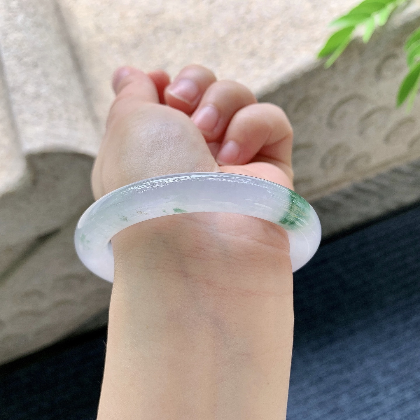 圆条52 53，圈口53.8/9.5/9.7，编码FL041271，冰紫飘绿，清透，水润，种老，细腻，表皮纹线，有纹