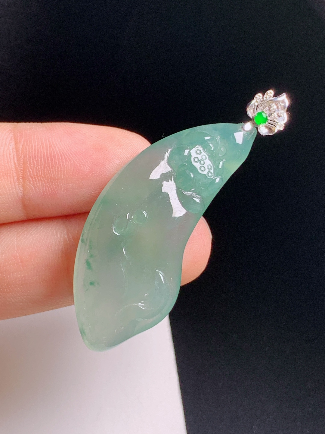 ️ 冰种晴水莲花悟道吊坠，飘翠灵动，弧面柔和，清雅脱俗，裸石42.8-17.3-650.9，080812